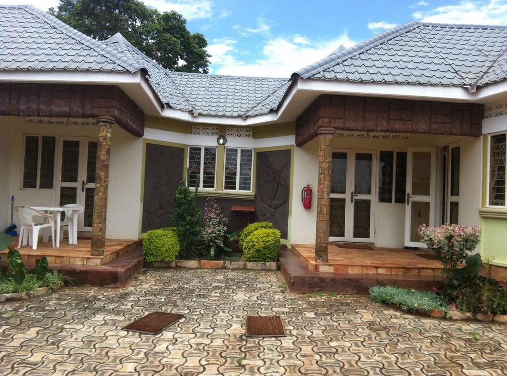 Prestige Resort Cottages Entebbe Exterior foto